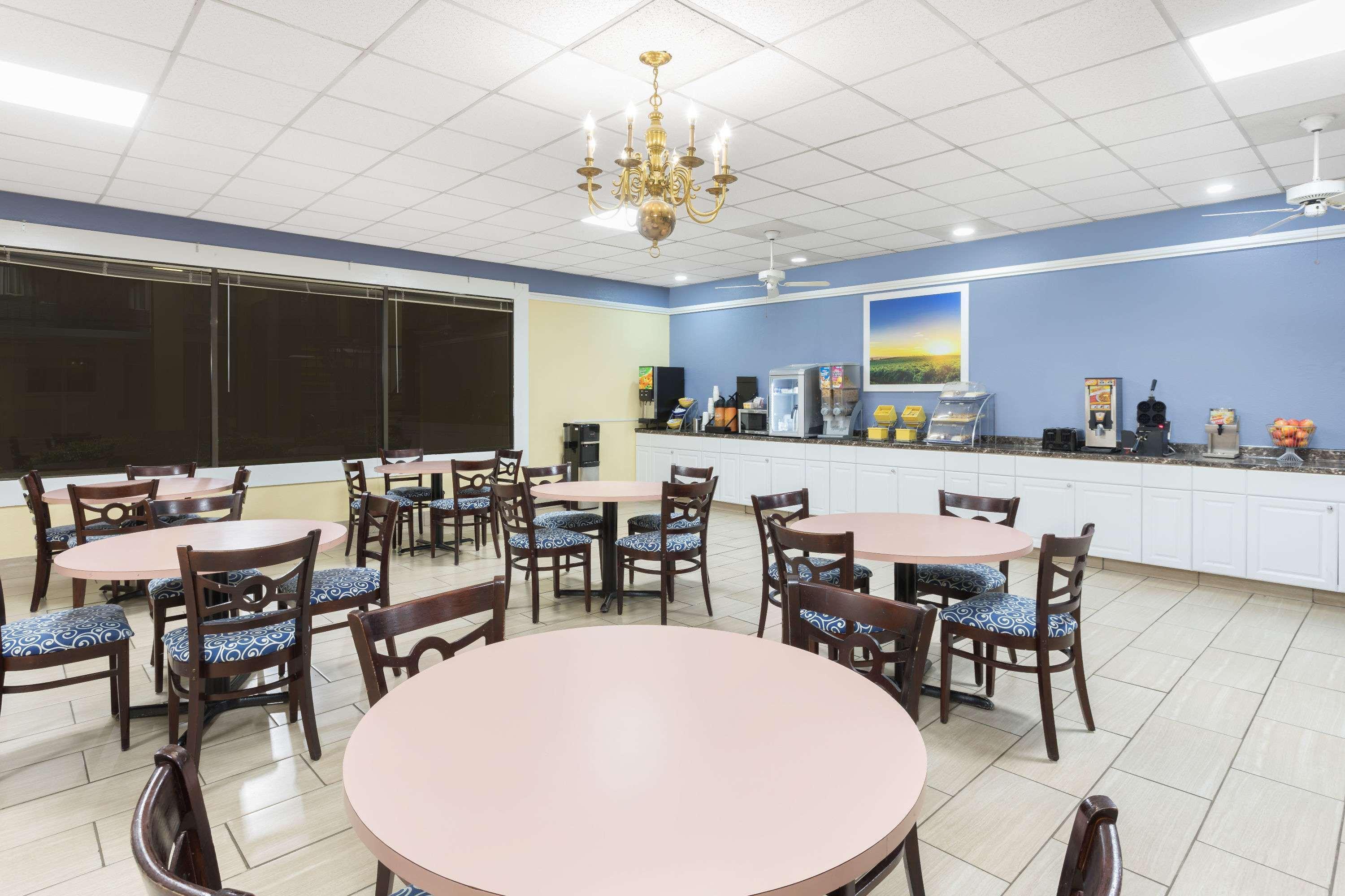Days Inn By Wyndham Orangeburg South Esterno foto