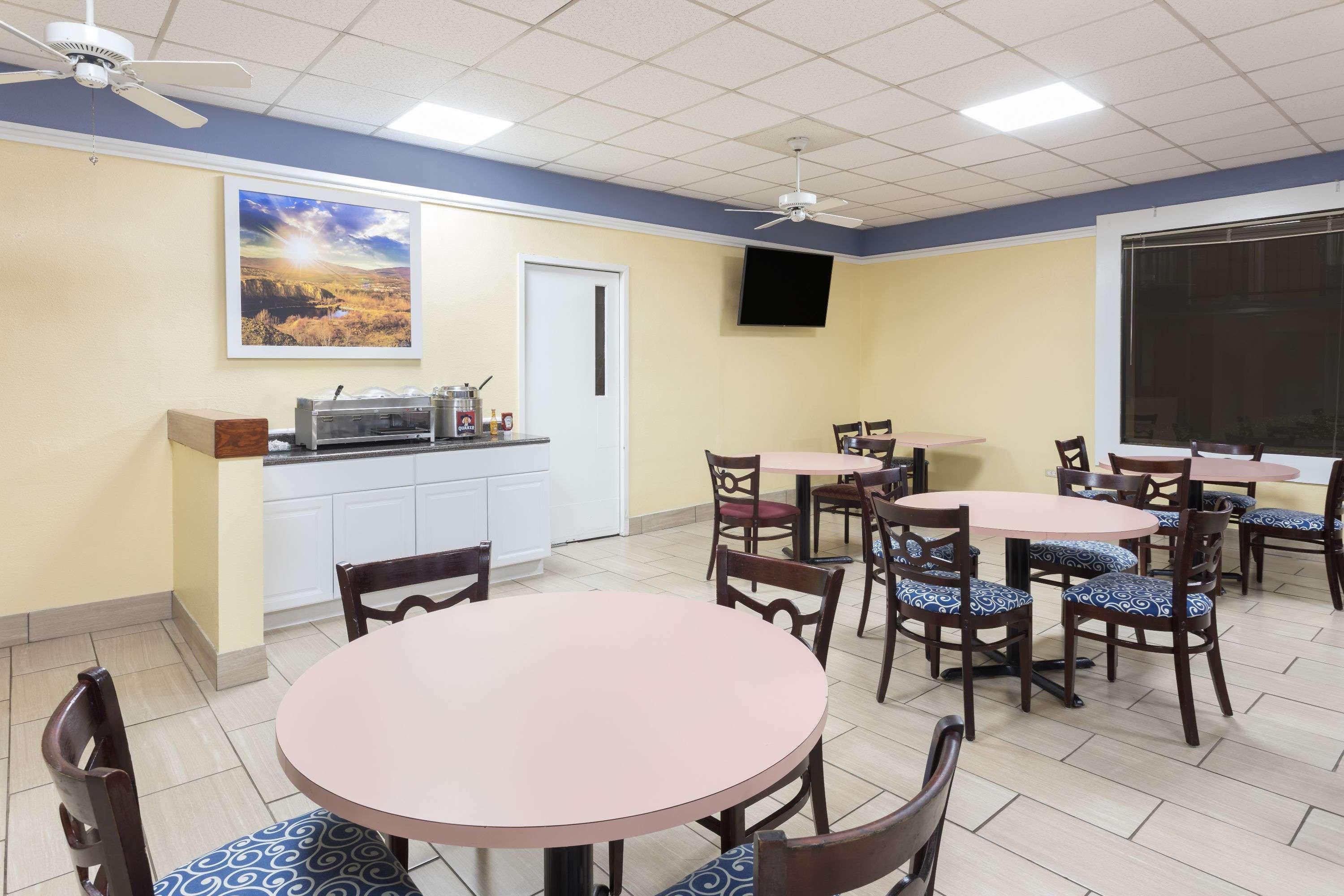 Days Inn By Wyndham Orangeburg South Esterno foto